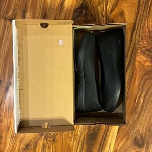 Skechers Arch Fit Black Slip-On Flats Floral Insole Women’s Size 8 Comfort Shoes